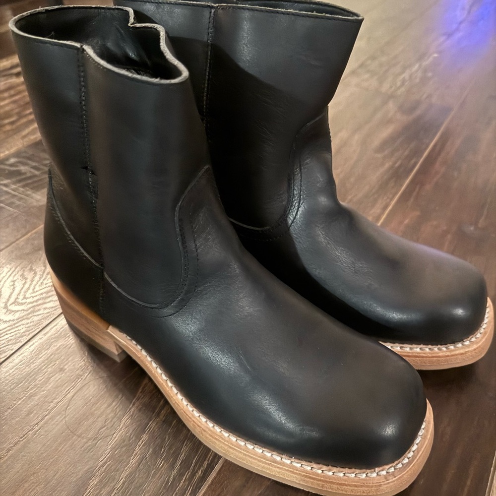 Black Leather Womens Boots NWOT SIZE 9
